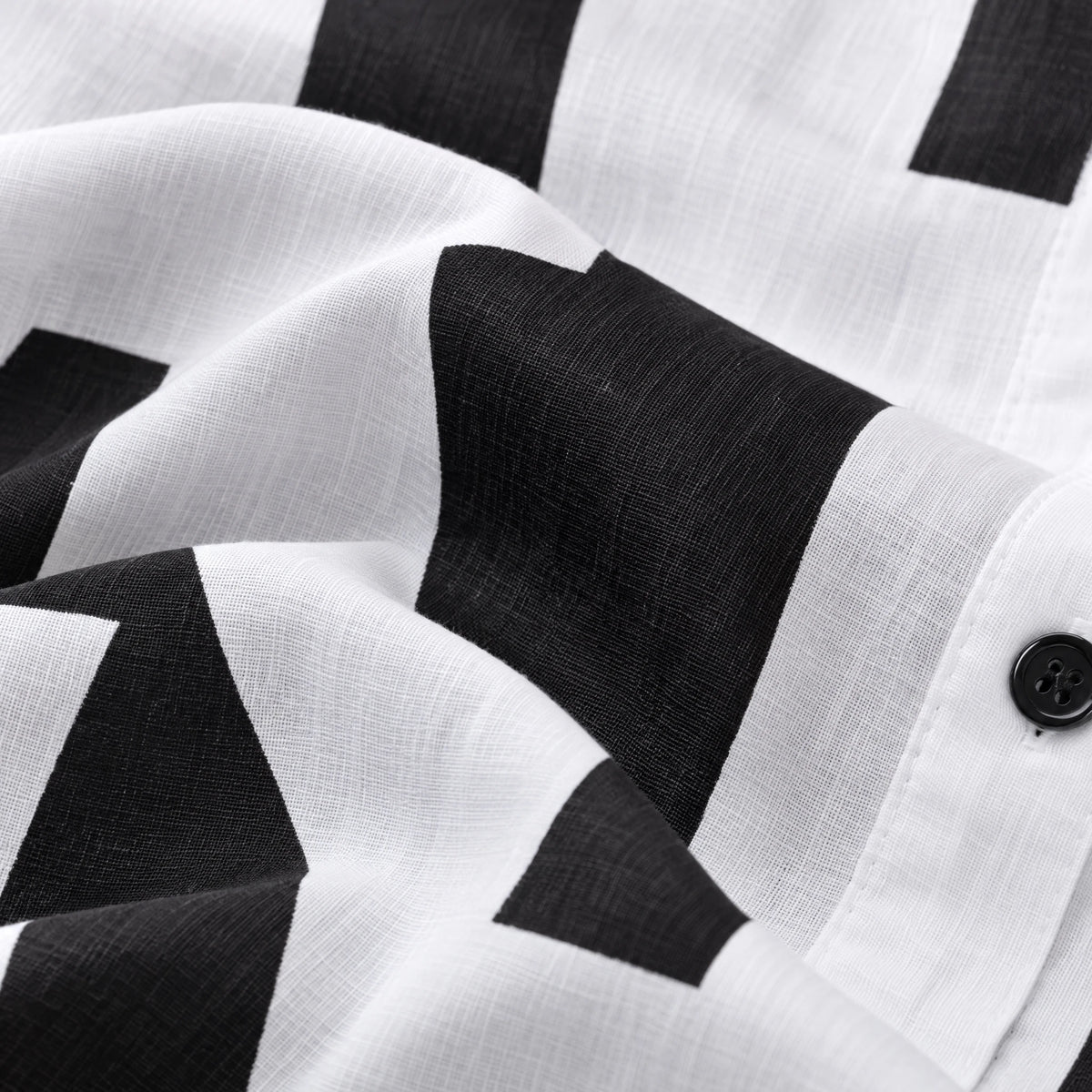 Popelineshirt mit Kragen Brusttaschen und kastigem Schnitt mit längerem Rückenteil Langarm Stoff