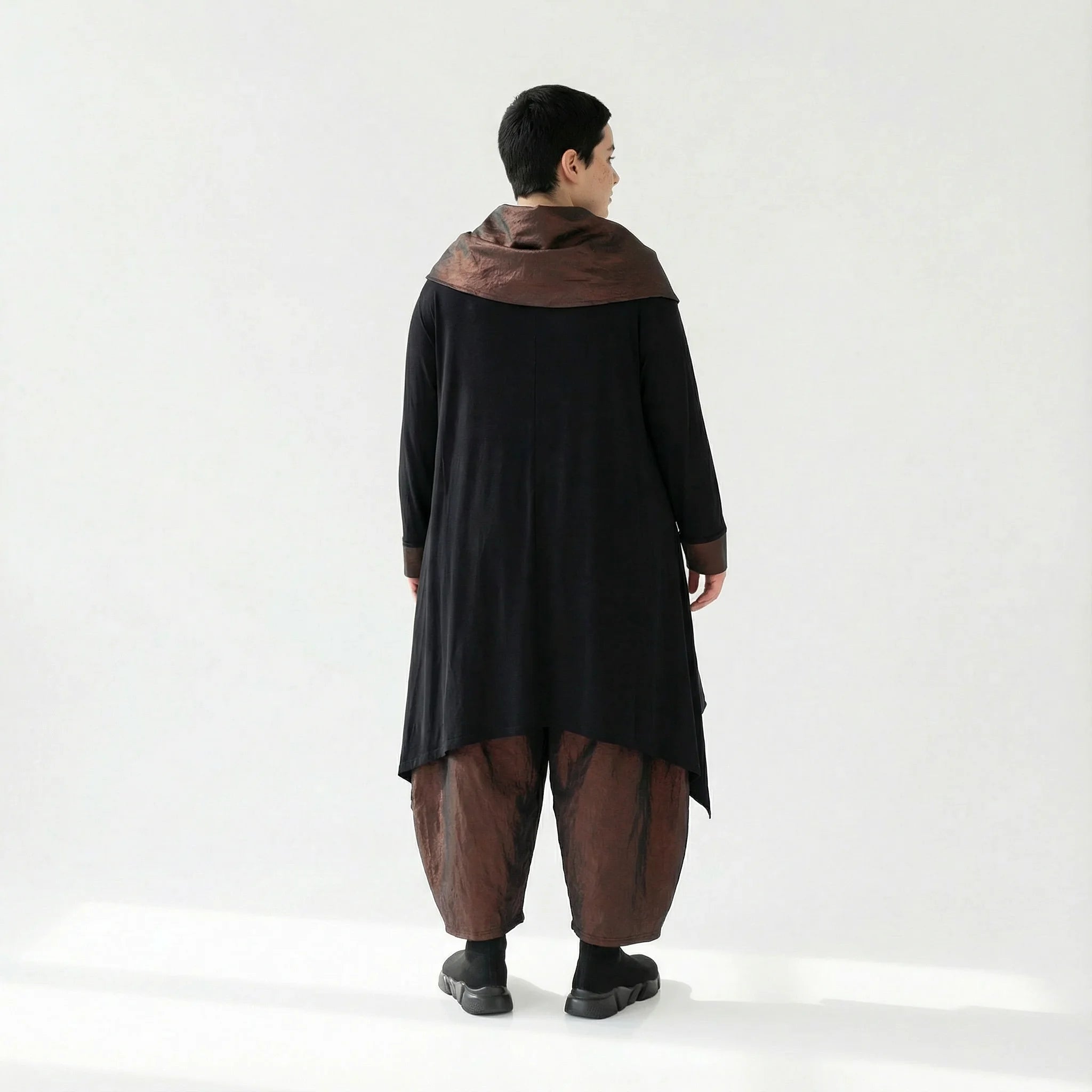 AKH Premium Ballonhose aus Memorytaft mit tiefem Schritt & Stretchbund – Oversize Baggy Fit | Modeare