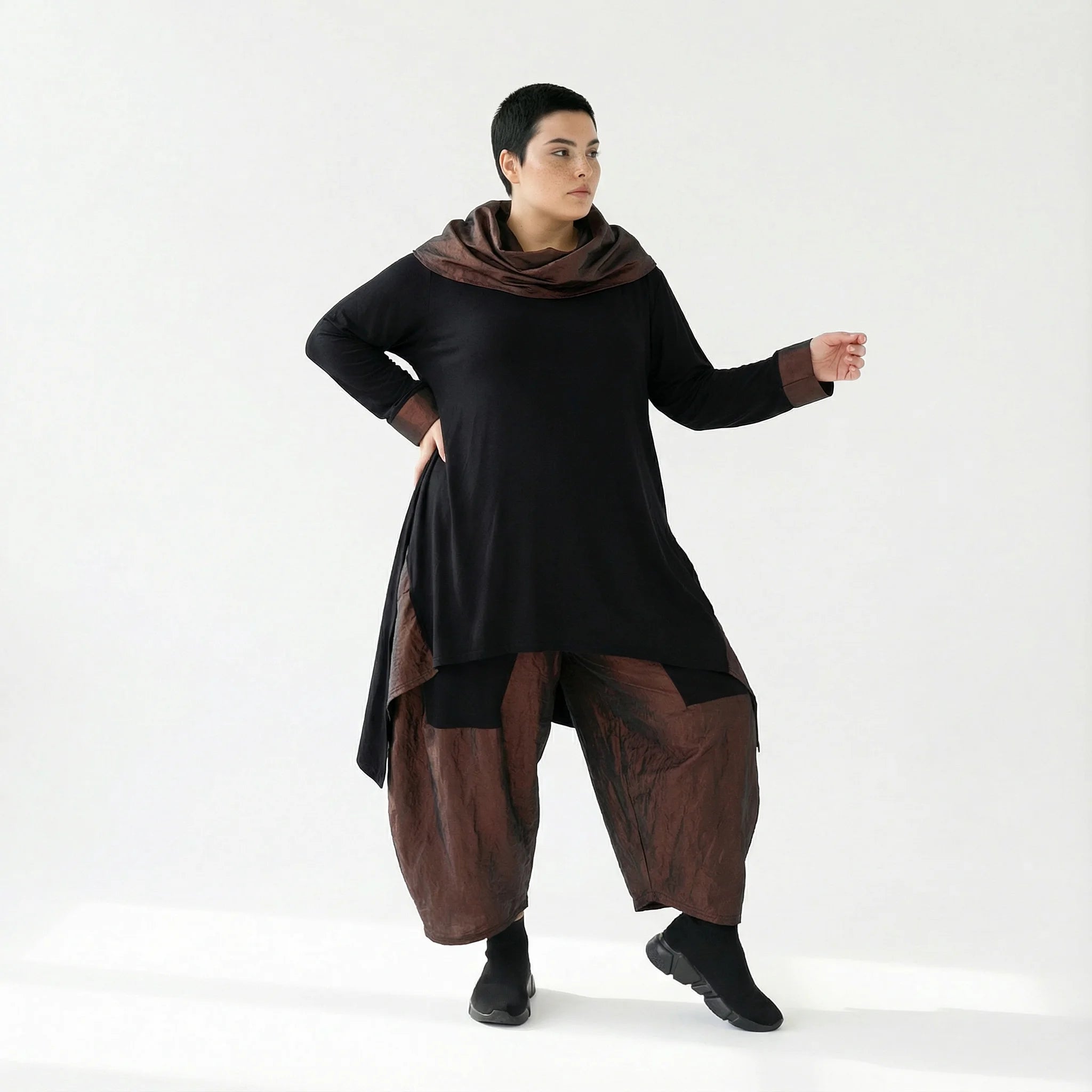 AKH Premium Ballonhose aus Memorytaft mit tiefem Schritt & Stretchbund – Oversize Baggy Fit | Modeare