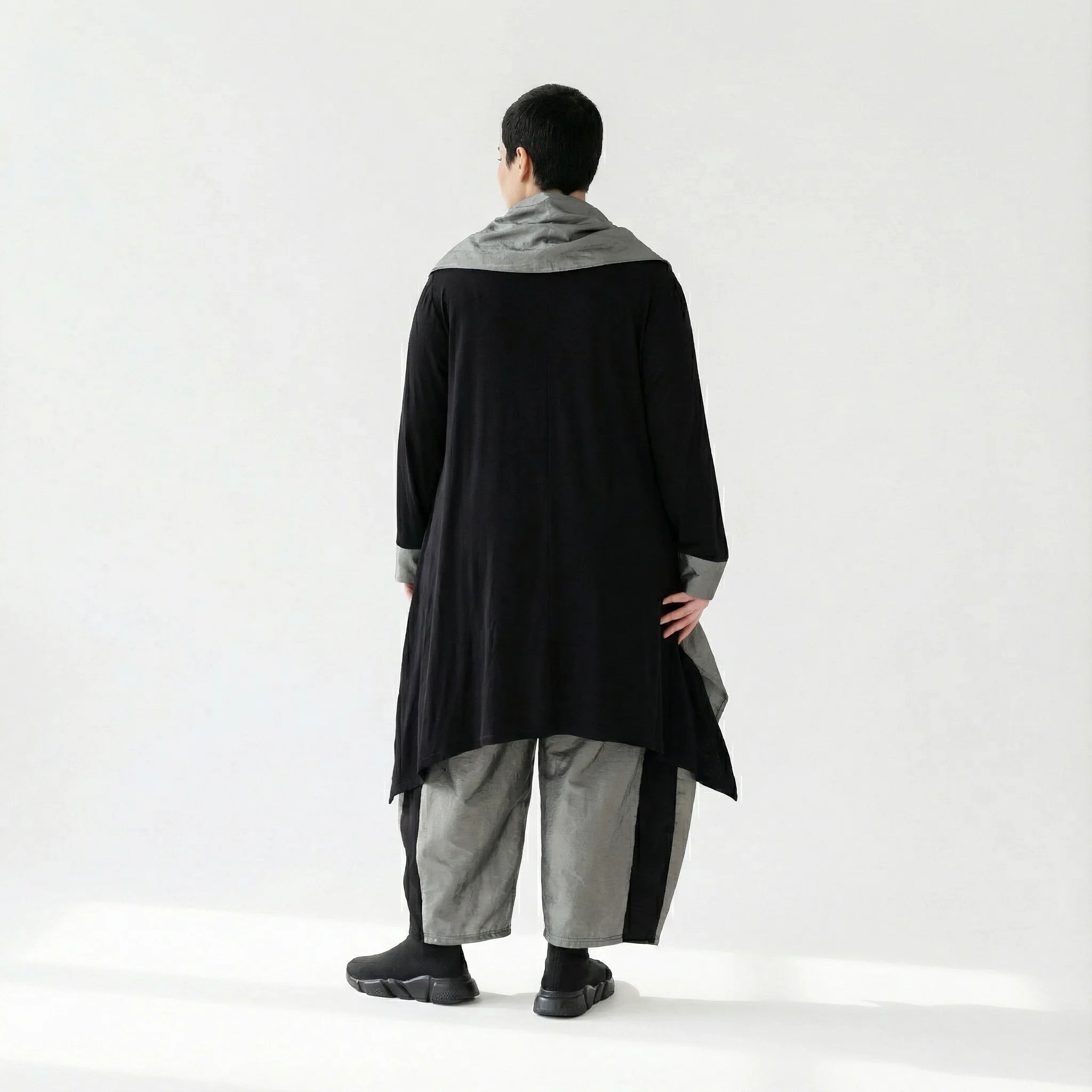 Ballonhose mit Taft im Baggy Style von AKH Premium – Oversize & bequem | Jetzt entdecken bei Modeare