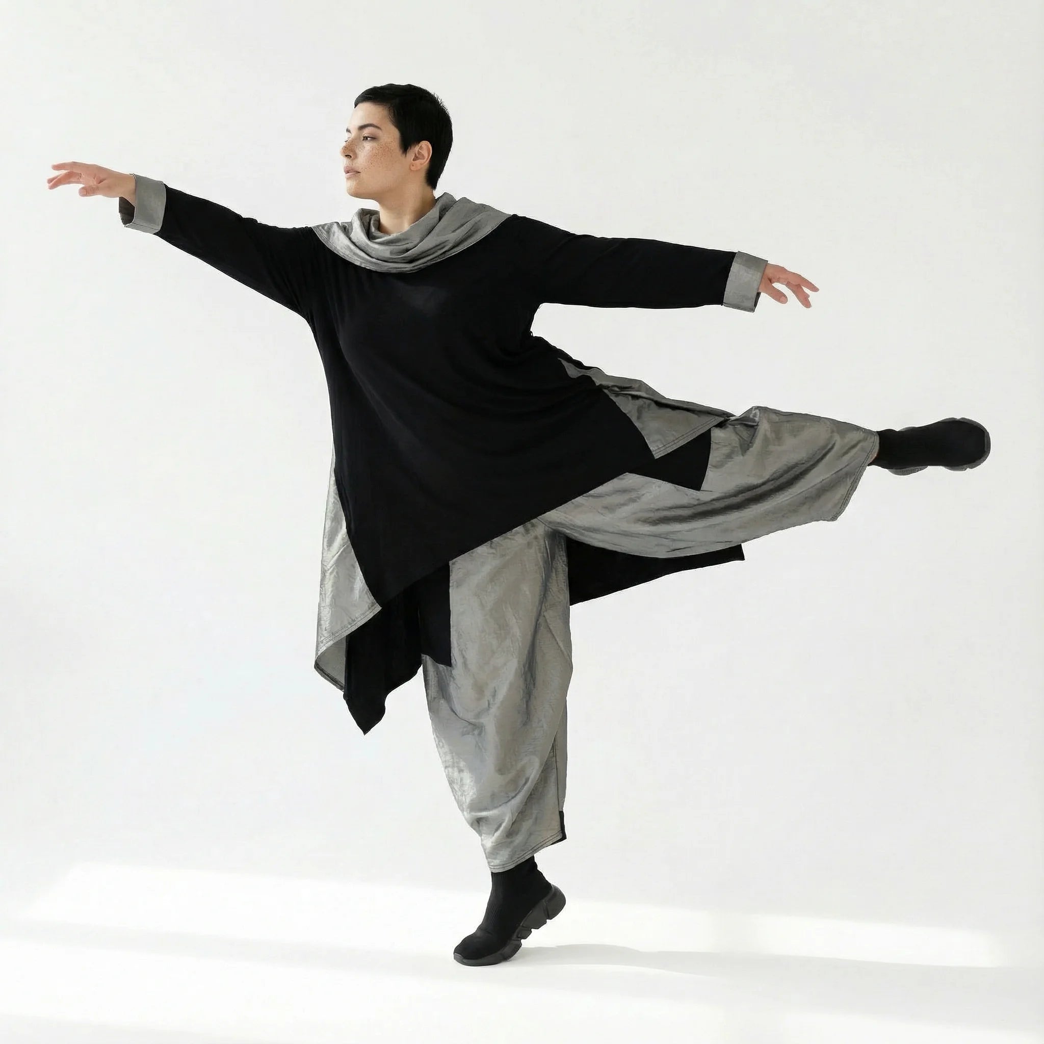 Ballonhose mit Taft im Baggy Style von AKH Premium – Oversize & bequem | Jetzt entdecken bei Modeare