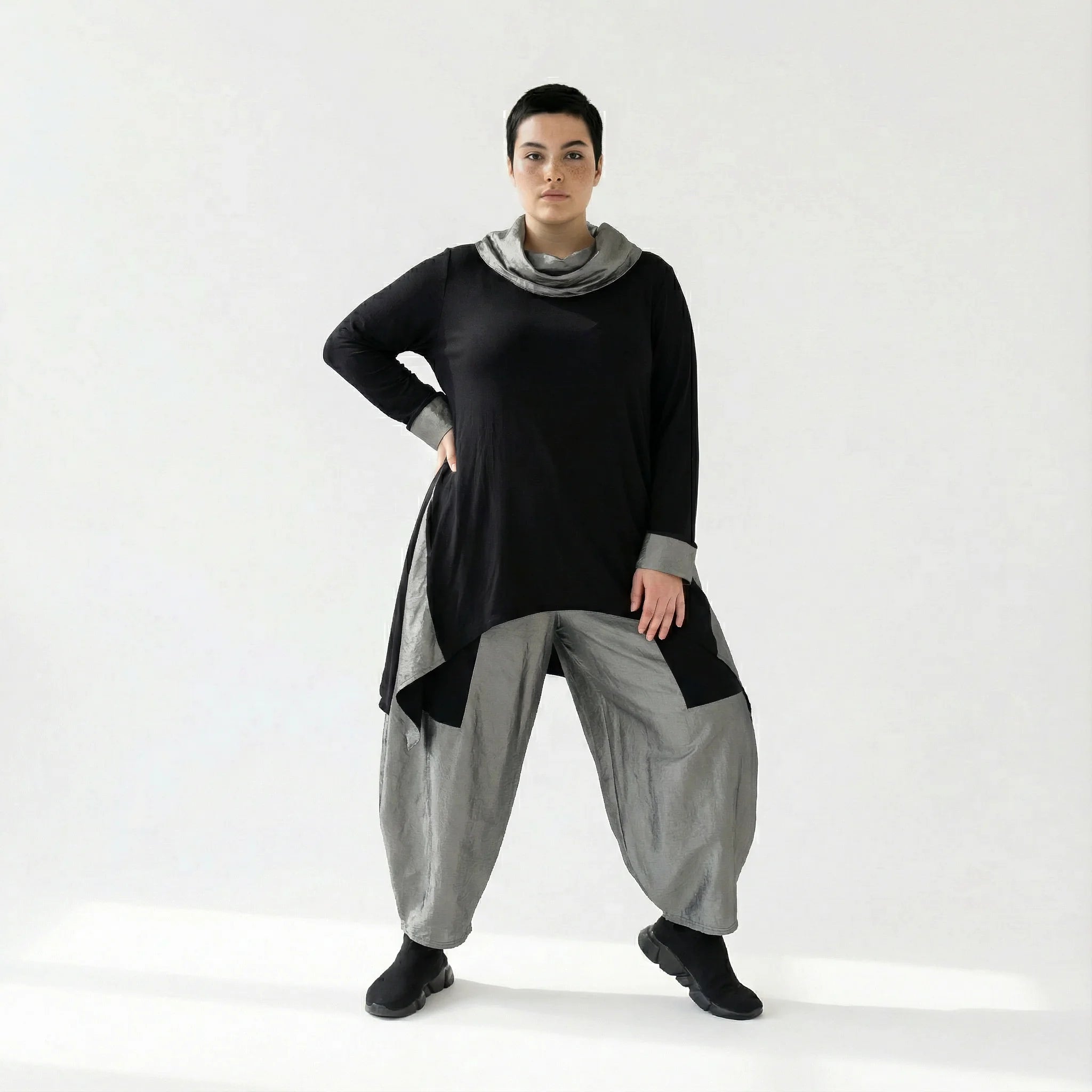 Ballonhose mit Taft im Baggy Style von AKH Premium – Oversize & bequem | Jetzt entdecken bei Modeare