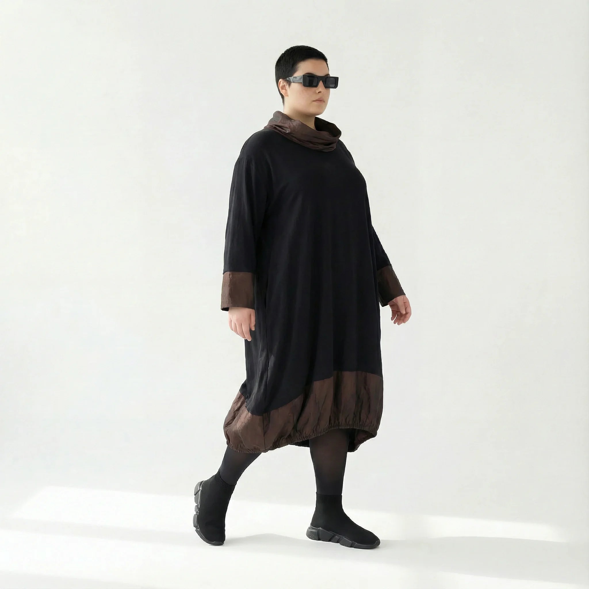 AKH Premium Oversize-Kleid mit Memorytaft und Raffung – Wintermode aus Frankreich | Modeare