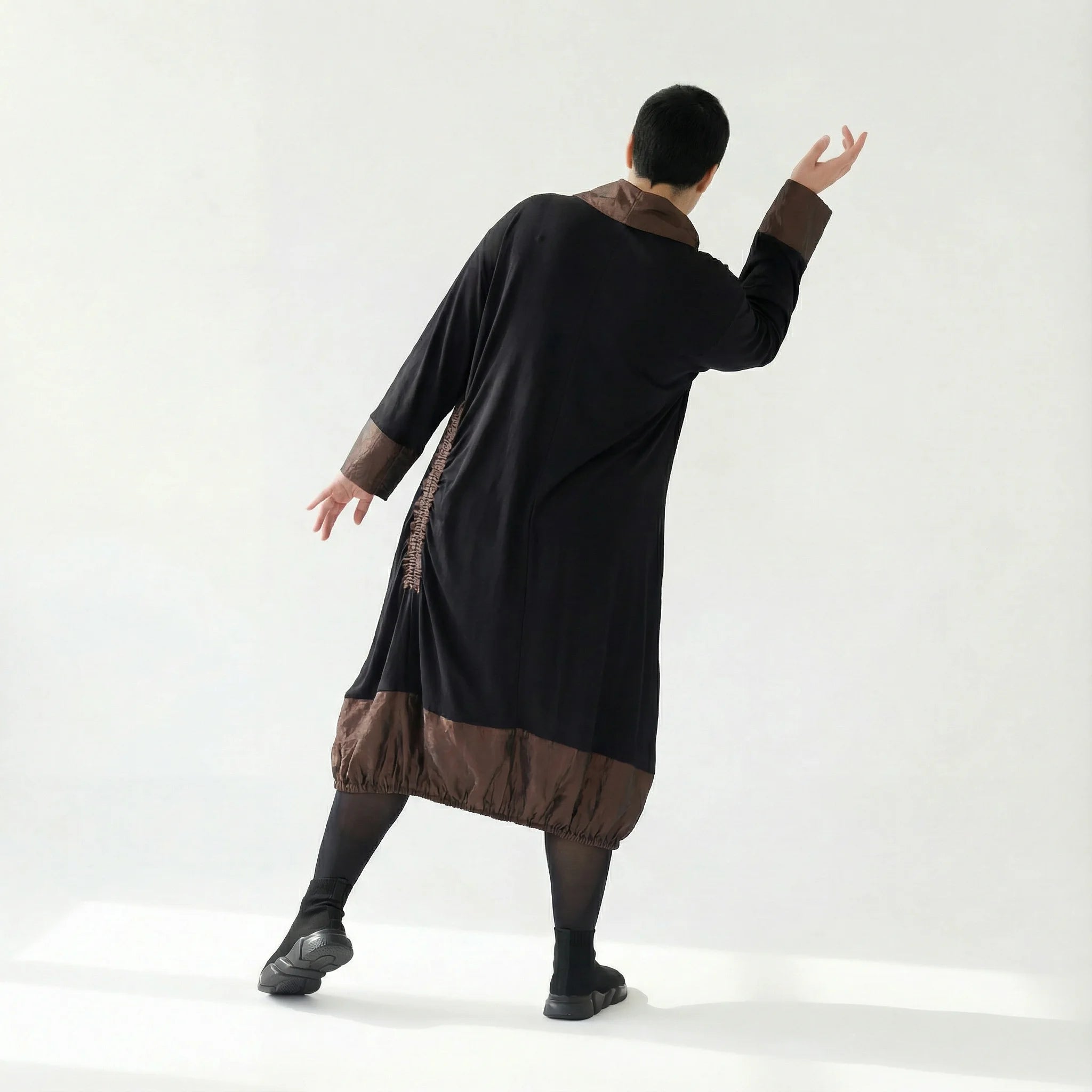 AKH Premium Oversize-Kleid mit Memorytaft und Raffung – Wintermode aus Frankreich | Modeare