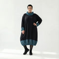 AKH Premium Ballonkleid Oversize mit Memorytaft in Schwarz-Petrol – stilvolles Viskose-Dress für Wintermode bei Modeare