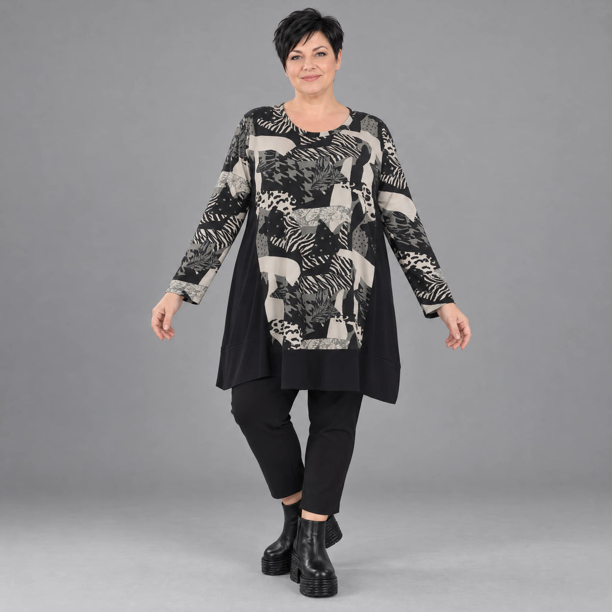 A-Form Shirt in Schwarznatur mit Jacquardmuster aus Viskose Oversize weit mit Rundhals