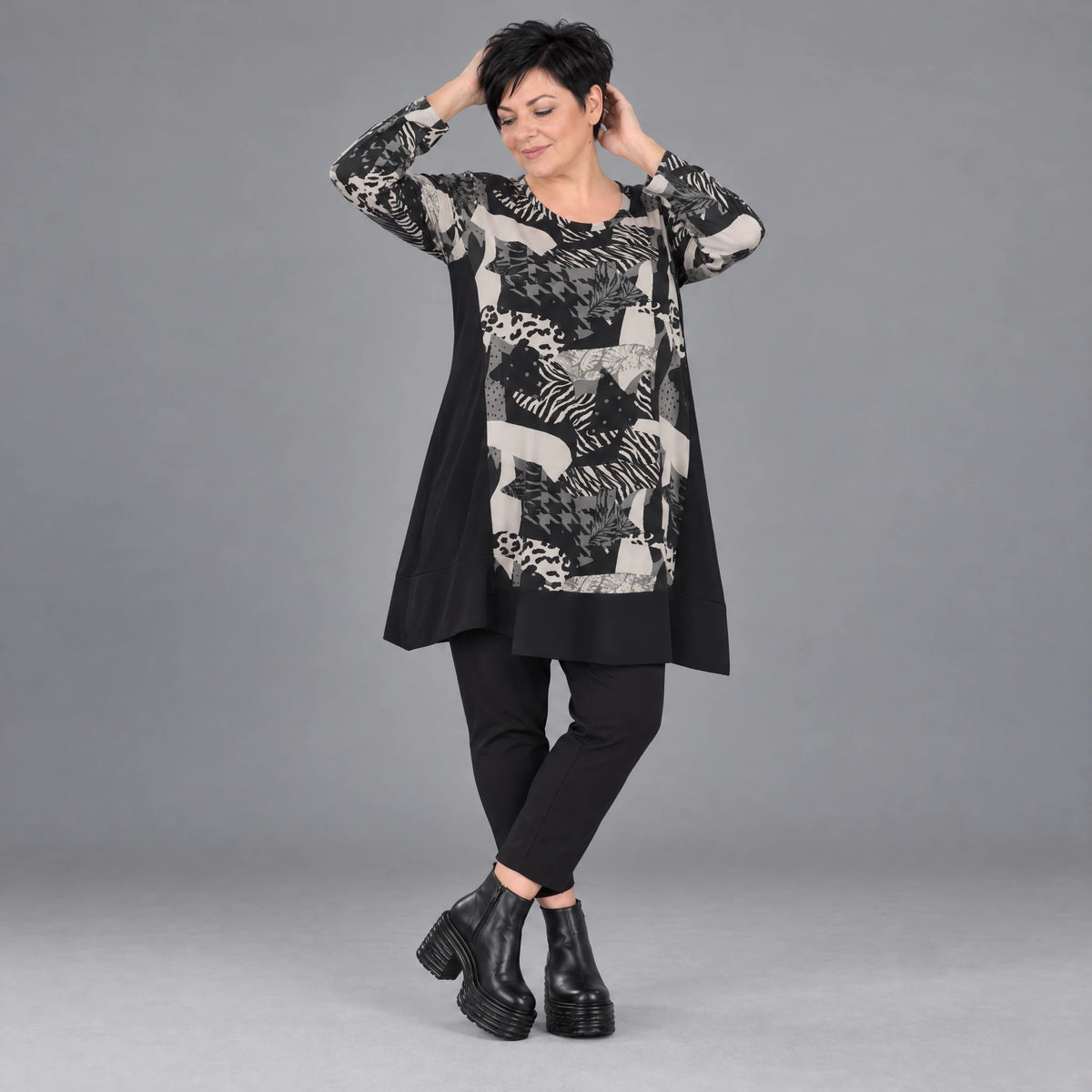 A-Form Shirt in Schwarznatur mit Jacquardmuster aus Viskose Oversize weit mit Rundhals