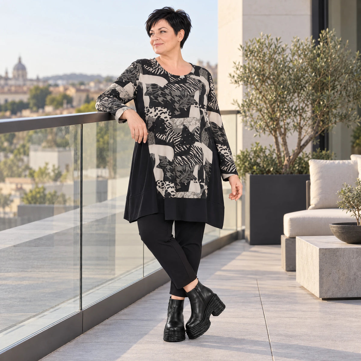 A-Form Shirt in Schwarznatur mit Jacquardmuster aus Viskose Oversize weit mit Rundhals