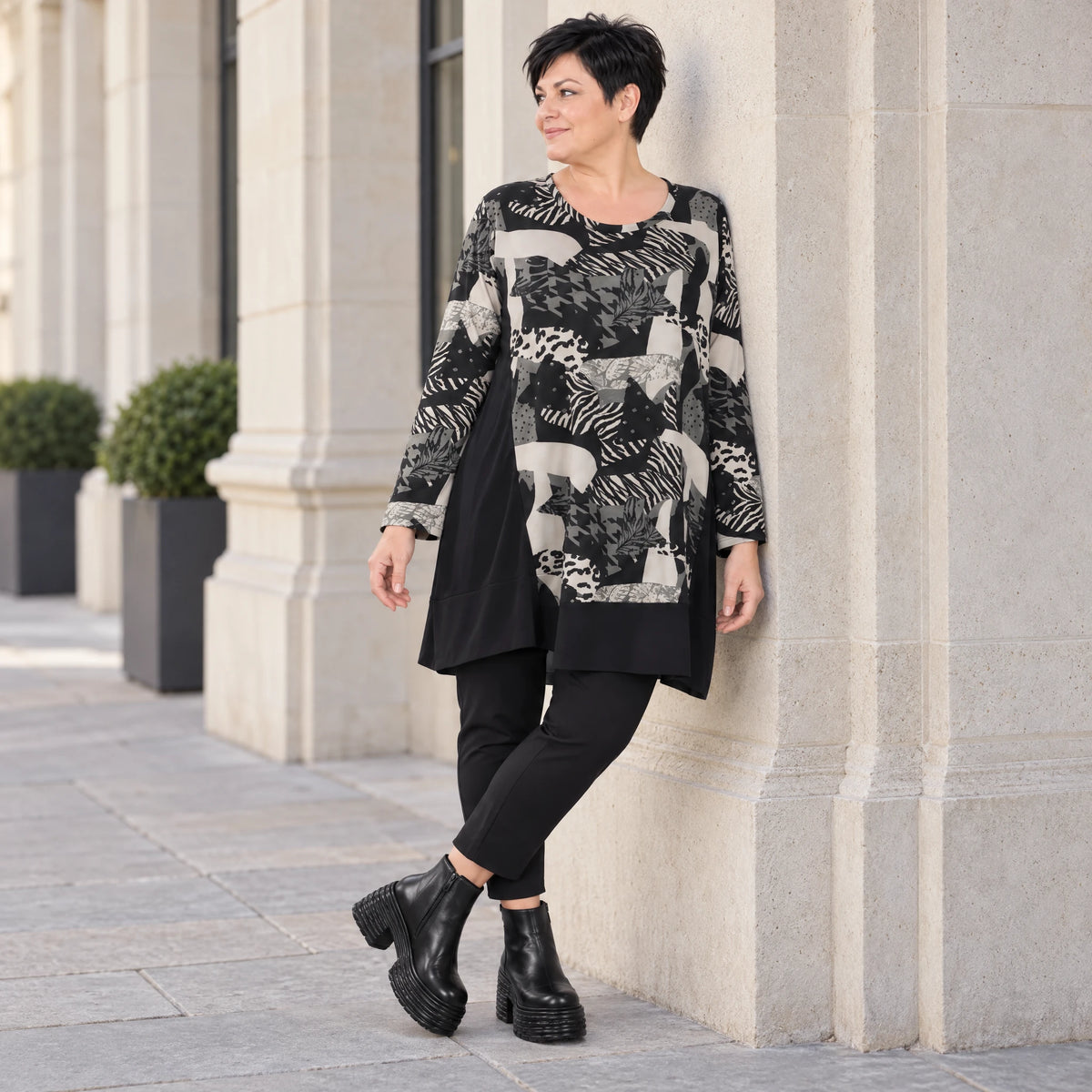 A-Form Shirt in Schwarznatur mit Jacquardmuster aus Viskose Oversize weit mit Rundhals
