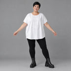 Weißes Oversizejerseyshirt mit Rundhals und Toninton Perlenapplikationen lässig weit
