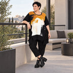 Schwarzes Jerseyshirt mit abstraktem Druck Rundhals Halbarm geradem Schnitt Taschen