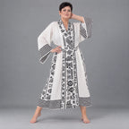 Kimono in ecru Leinenoptik mit Schalkragen Trompetenärmeln Bandgürtel und Beuteltasche