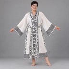 Kimono in ecru Leinenoptik mit Schalkragen Trompetenärmeln Bandgürtel und Beuteltasche