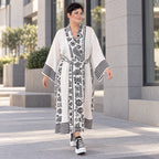 Kimono in ecru Leinenoptik mit Schalkragen Trompetenärmeln Bandgürtel und Beuteltasche