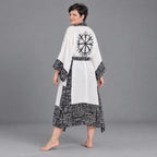 Ecru Kimono mit Aztecmuster in Leinenoptik Trompetenärmeln Schalkragen und Bohogürtel