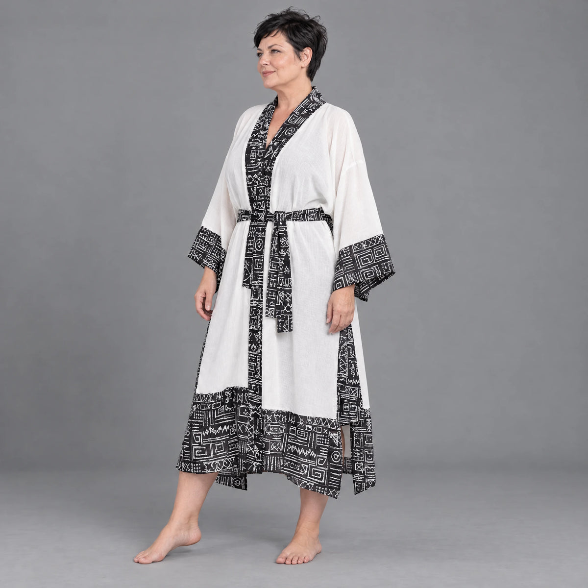 Ecru Kimono mit Aztecmuster in Leinenoptik Trompetenärmeln Schalkragen und Bohogürtel