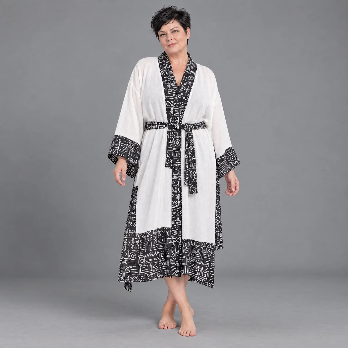 Ecru Kimono mit Aztecmuster in Leinenoptik Trompetenärmeln Schalkragen und Bohogürtel