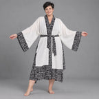 Ecru Kimono mit Aztecmuster in Leinenoptik Trompetenärmeln Schalkragen und Bohogürtel