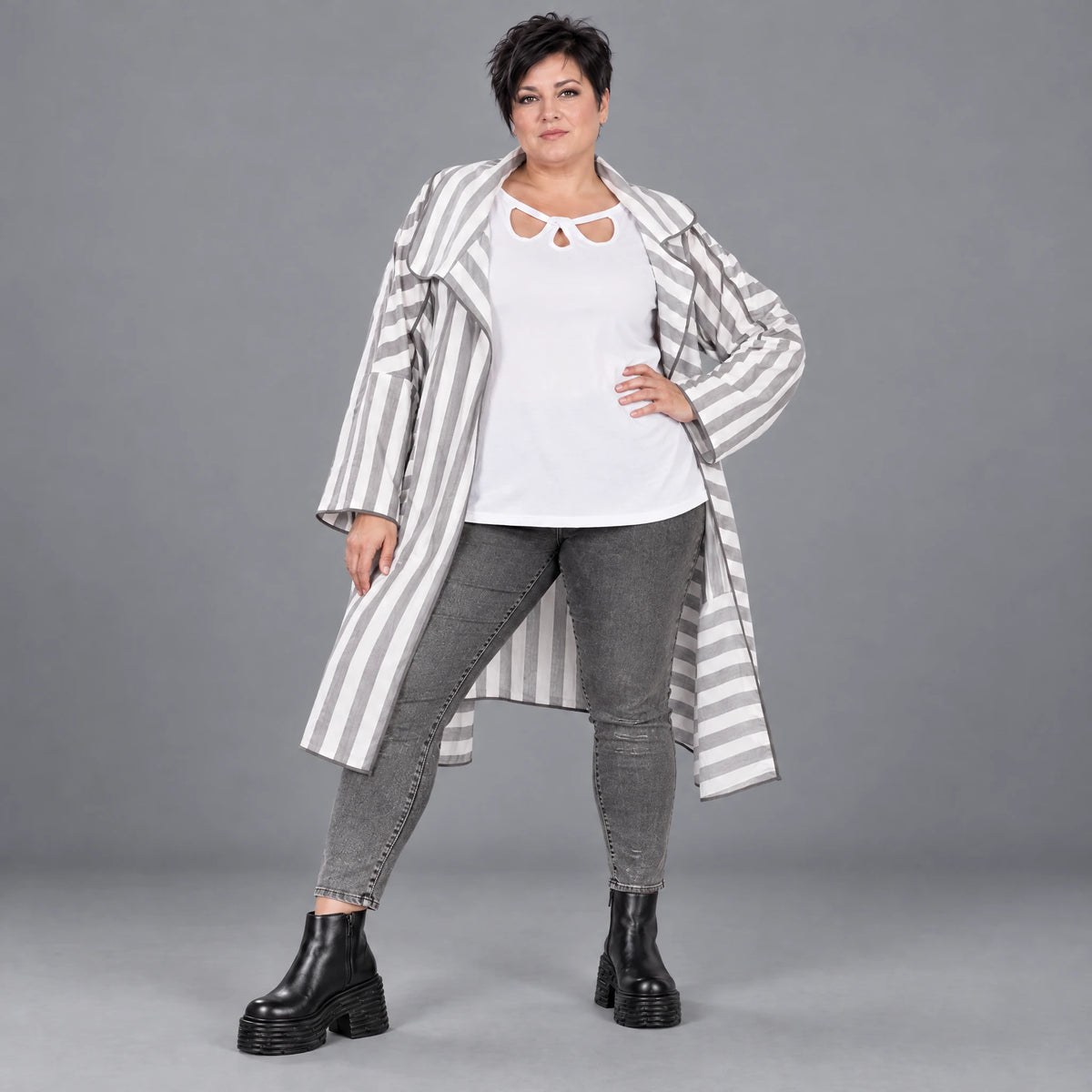 Oversizejacke in mehrfarbiger Blockstreifenoptik mit Reverskragen Viskosemix PlusSize