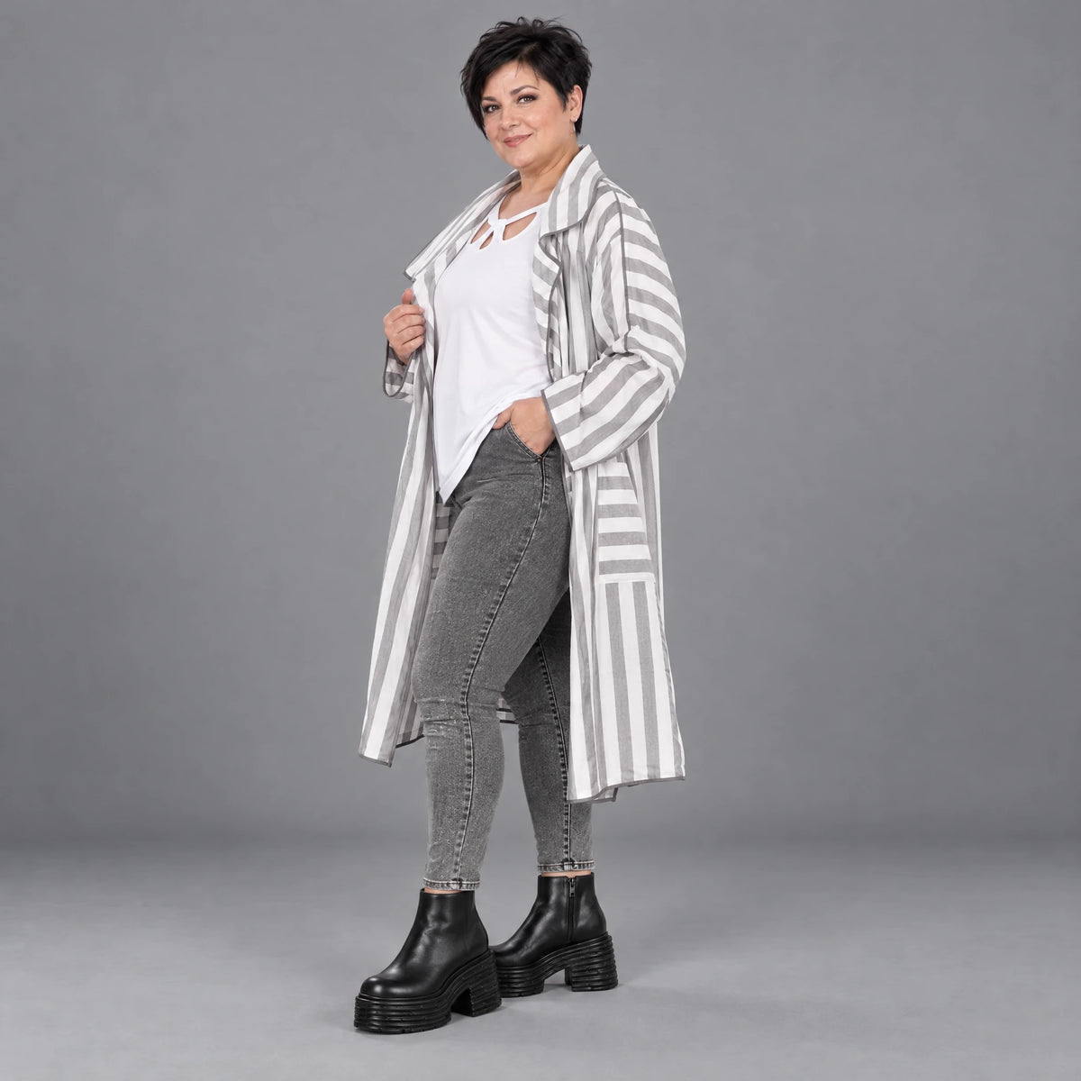 Oversizejacke in mehrfarbiger Blockstreifenoptik mit Reverskragen Viskosemix PlusSize