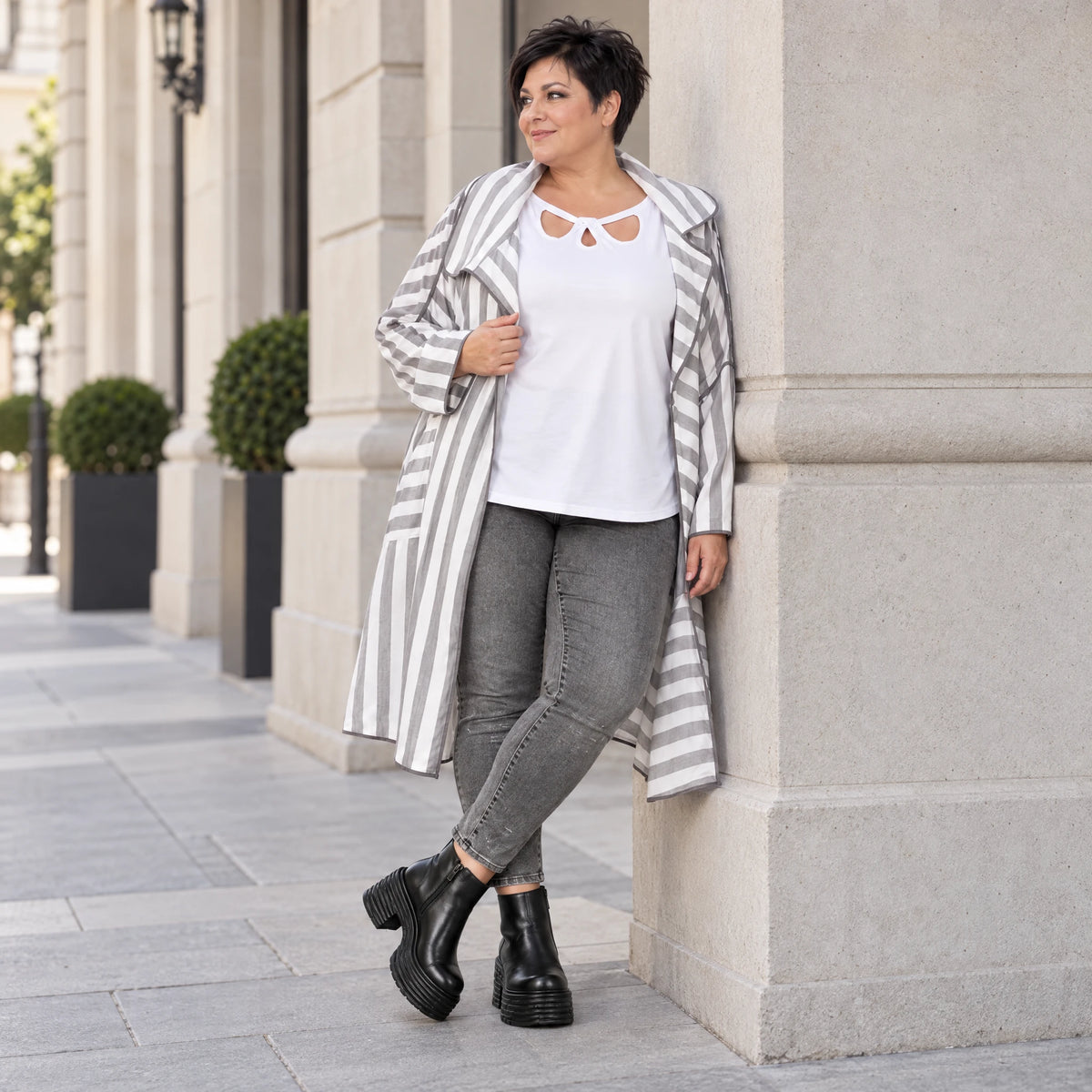 Oversizejacke in mehrfarbiger Blockstreifenoptik mit Reverskragen Viskosemix PlusSize