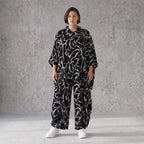 Jacke in Schwarzweiss mit Grafikmuster aus Popeline gerundetem Schnitt und Dreiviertelarm
