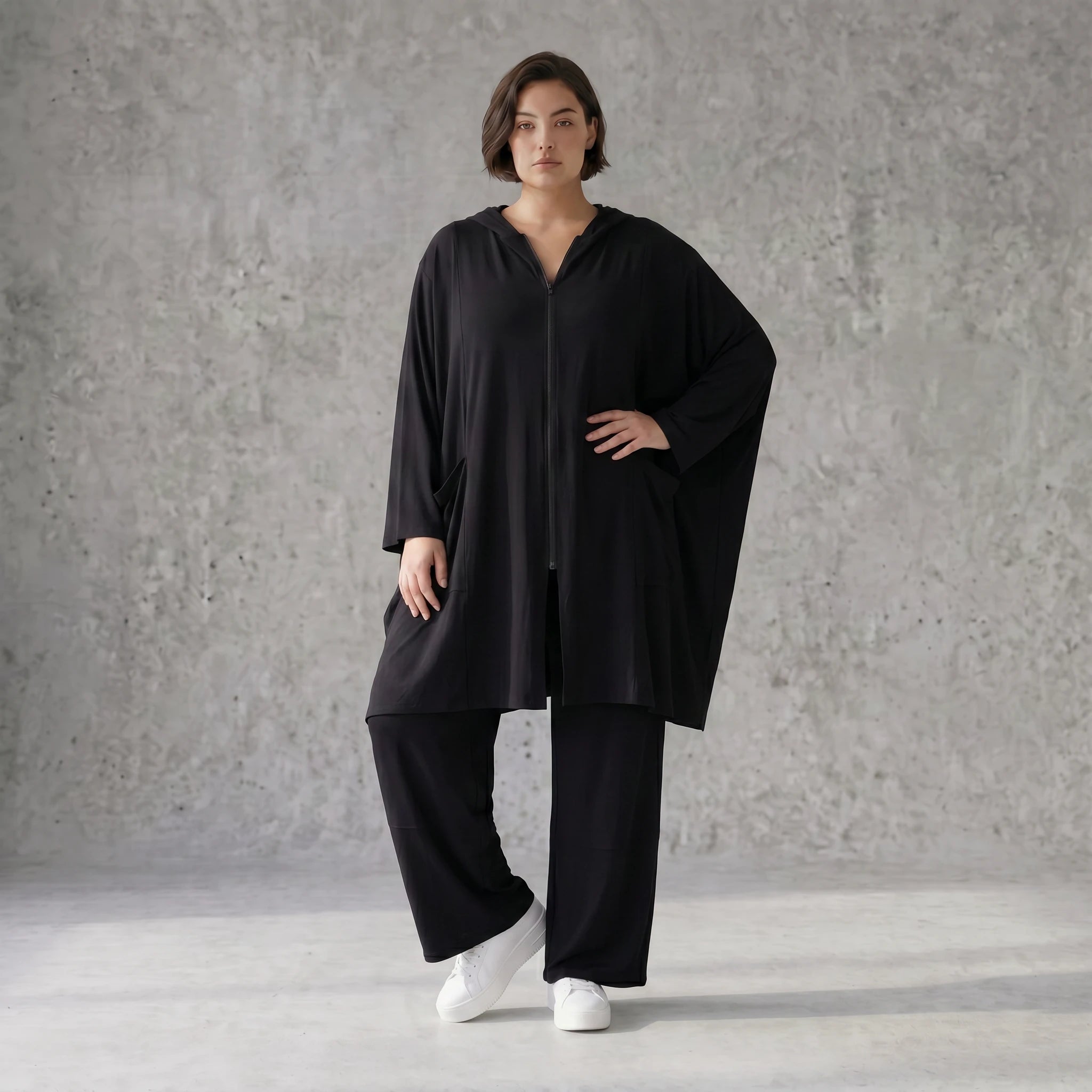 Leichte Unifarbe Jacke mit Kapuze geradem Schnitt grossen Taschen und Reissverschluss