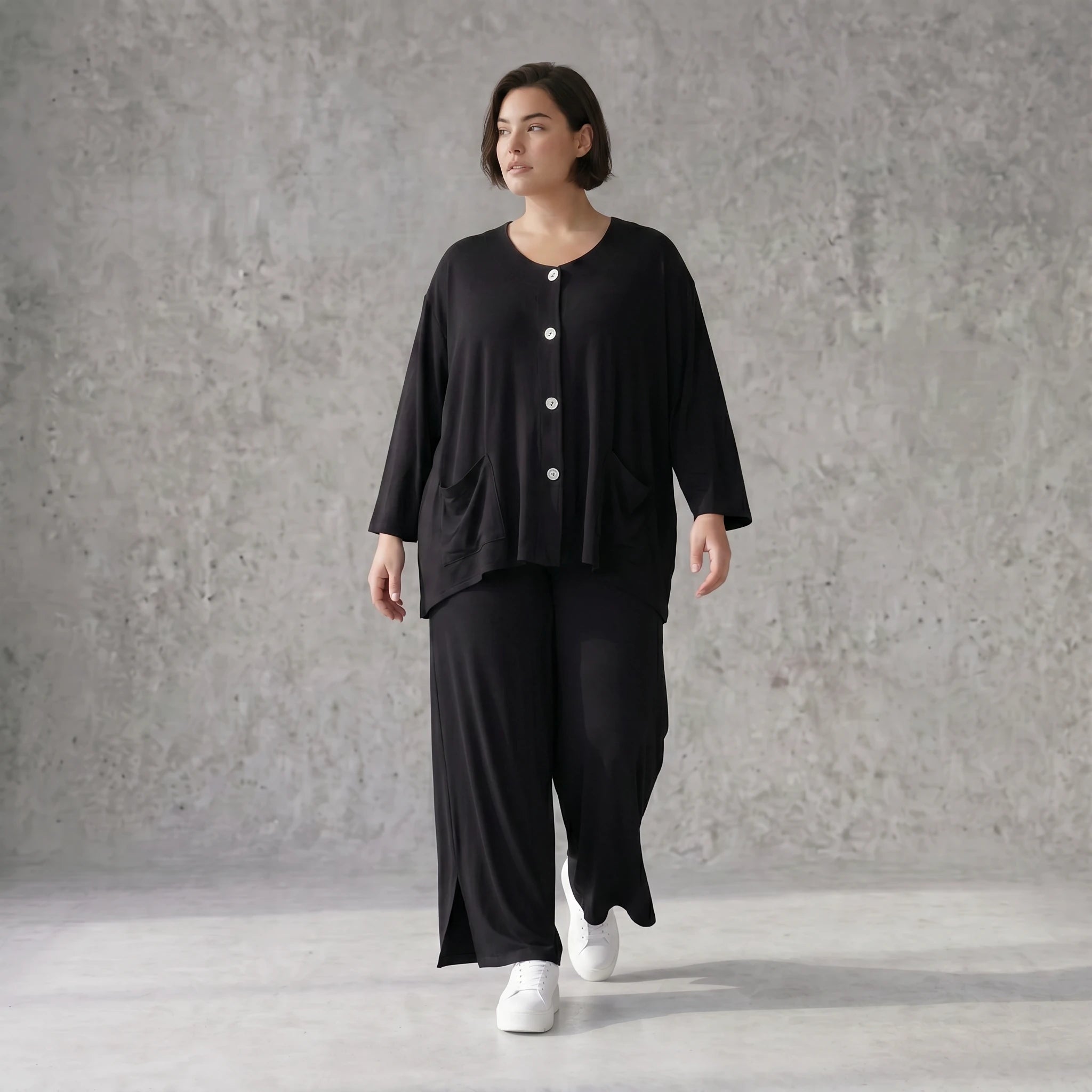 Schwarze Aform Jacke aus Viskosemix mit Rundhals Dreiviertelärmeln und weiten Taschen