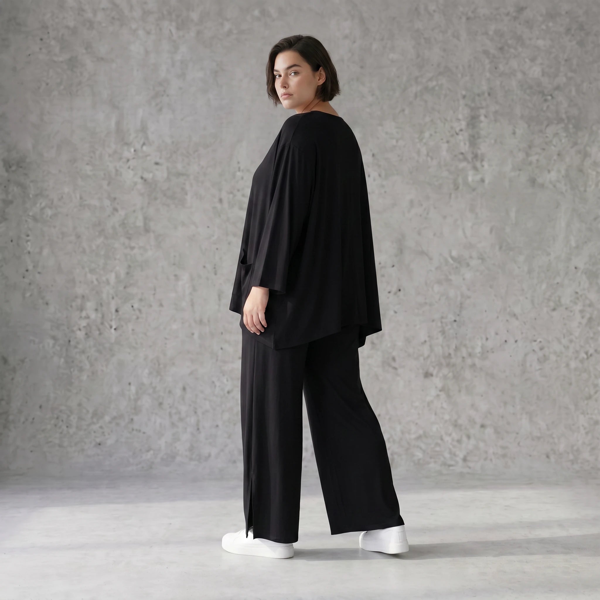 Schwarze Aform Jacke aus Viskosemix mit Rundhals Dreiviertelärmeln und weiten Taschen