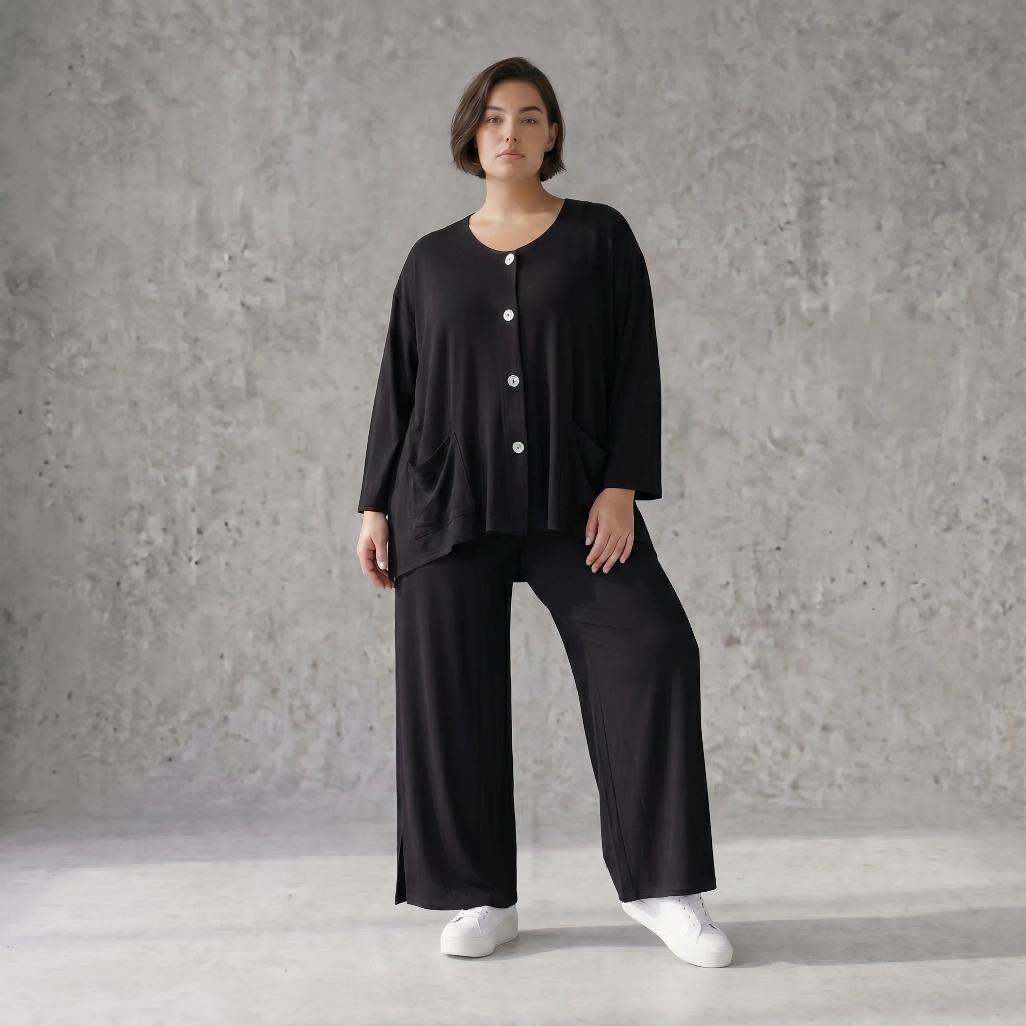 Schwarze Aform Jacke aus Viskosemix mit Rundhals Dreiviertelärmeln und weiten Taschen
