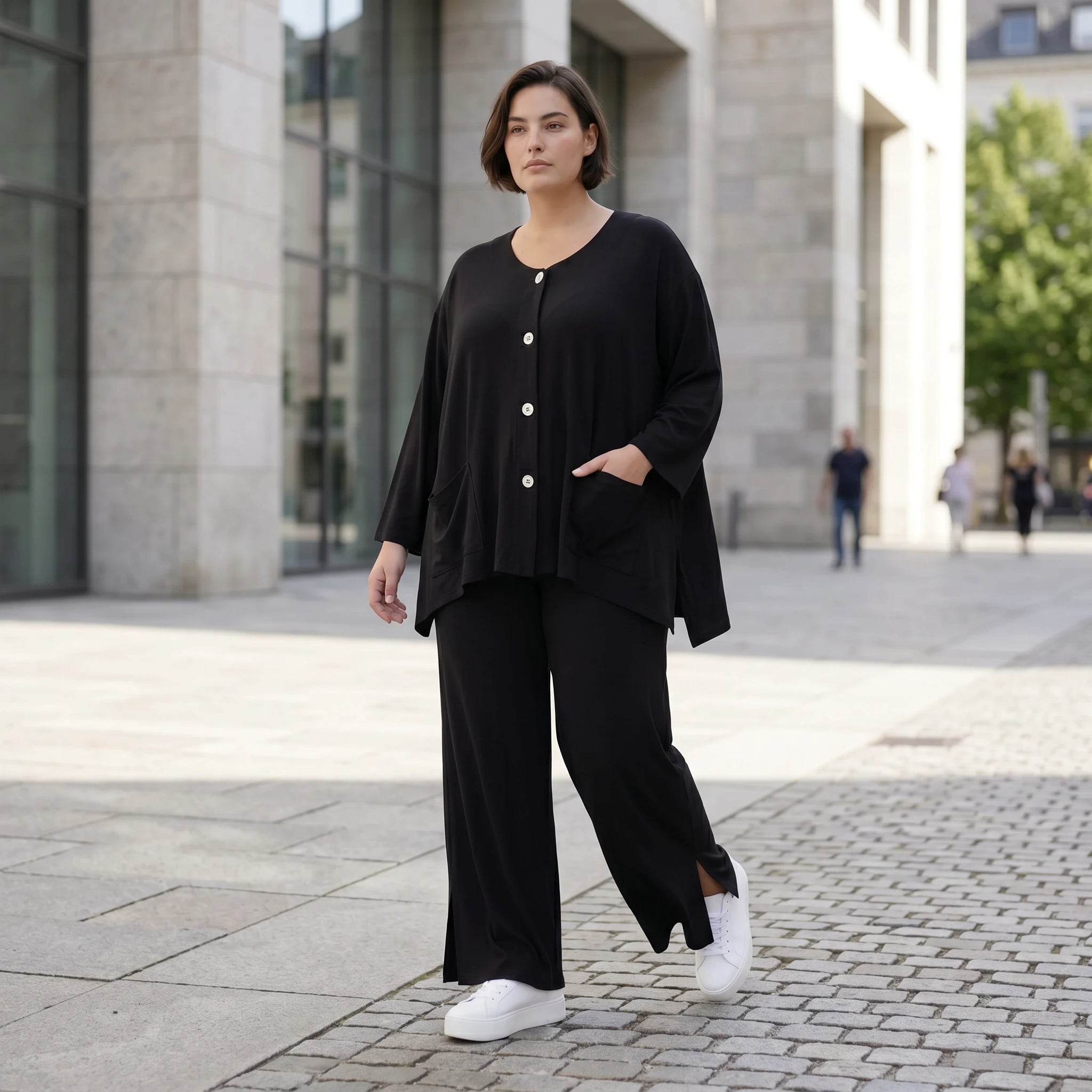 Schwarze Aform Jacke aus Viskosemix mit Rundhals Dreiviertelärmeln und weiten Taschen
