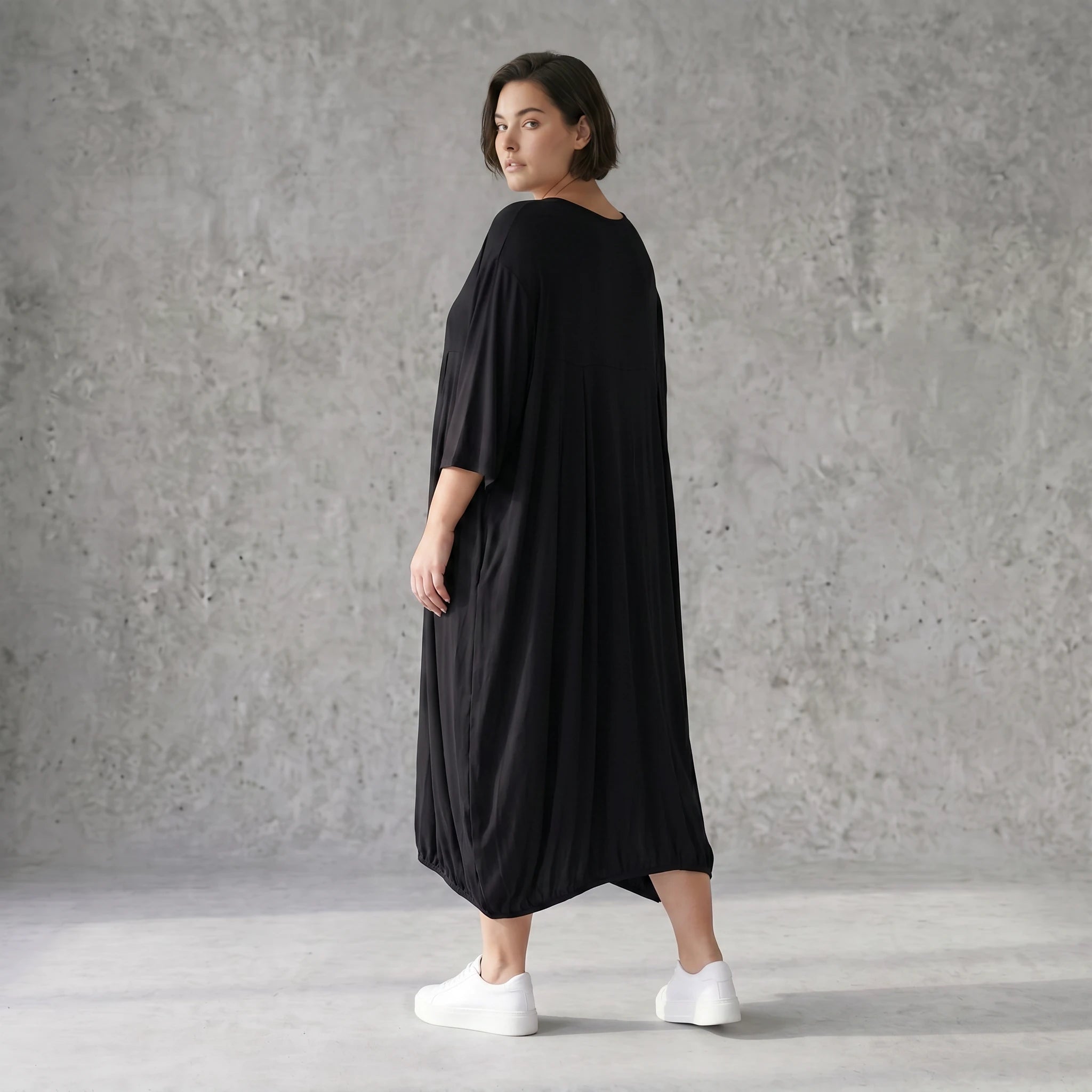 Ballonkleid aus Viskosejersey im Lagenlook mit Rundhals Halbarm Bund und Seitentaschen