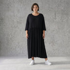 Schwarzes Ballonkleid aus Jersey mit Stretch Rundhalsausschnitt und Seitennahttaschen