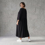 Schwarzes Ballonkleid aus Jersey mit Stretch Rundhalsausschnitt und Seitennahttaschen