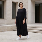 Schwarzes Ballonkleid aus Jersey mit Stretch Rundhalsausschnitt und Seitennahttaschen