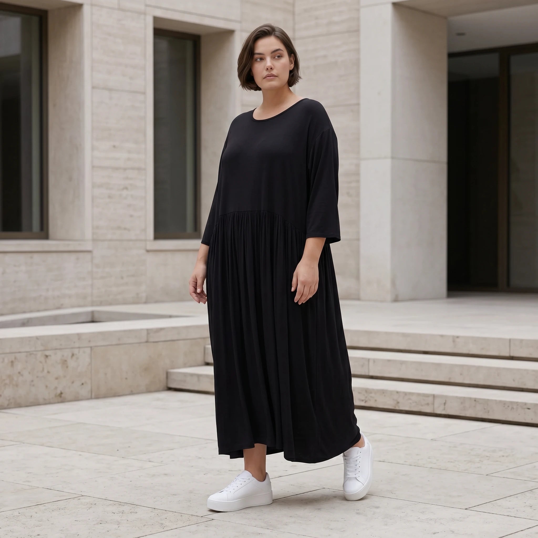 Schwarzes Ballonkleid aus Jersey mit Stretch Rundhalsausschnitt und Seitennahttaschen