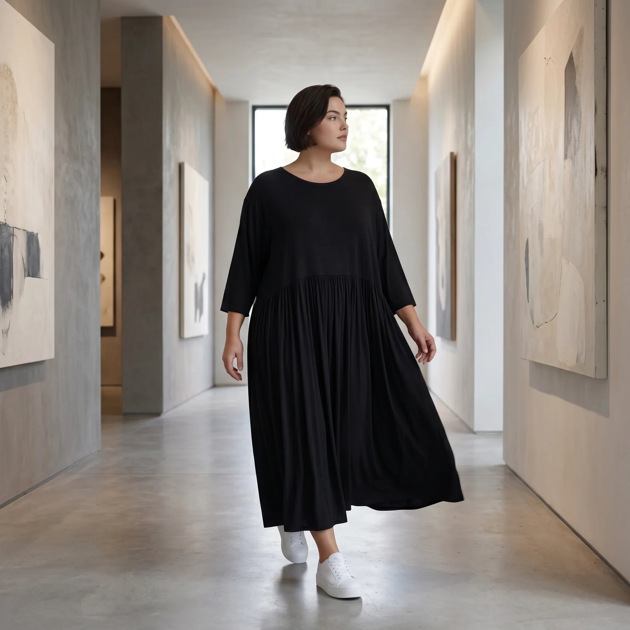 Schwarzes Ballonkleid aus Jersey mit Stretch Rundhalsausschnitt und Seitennahttaschen