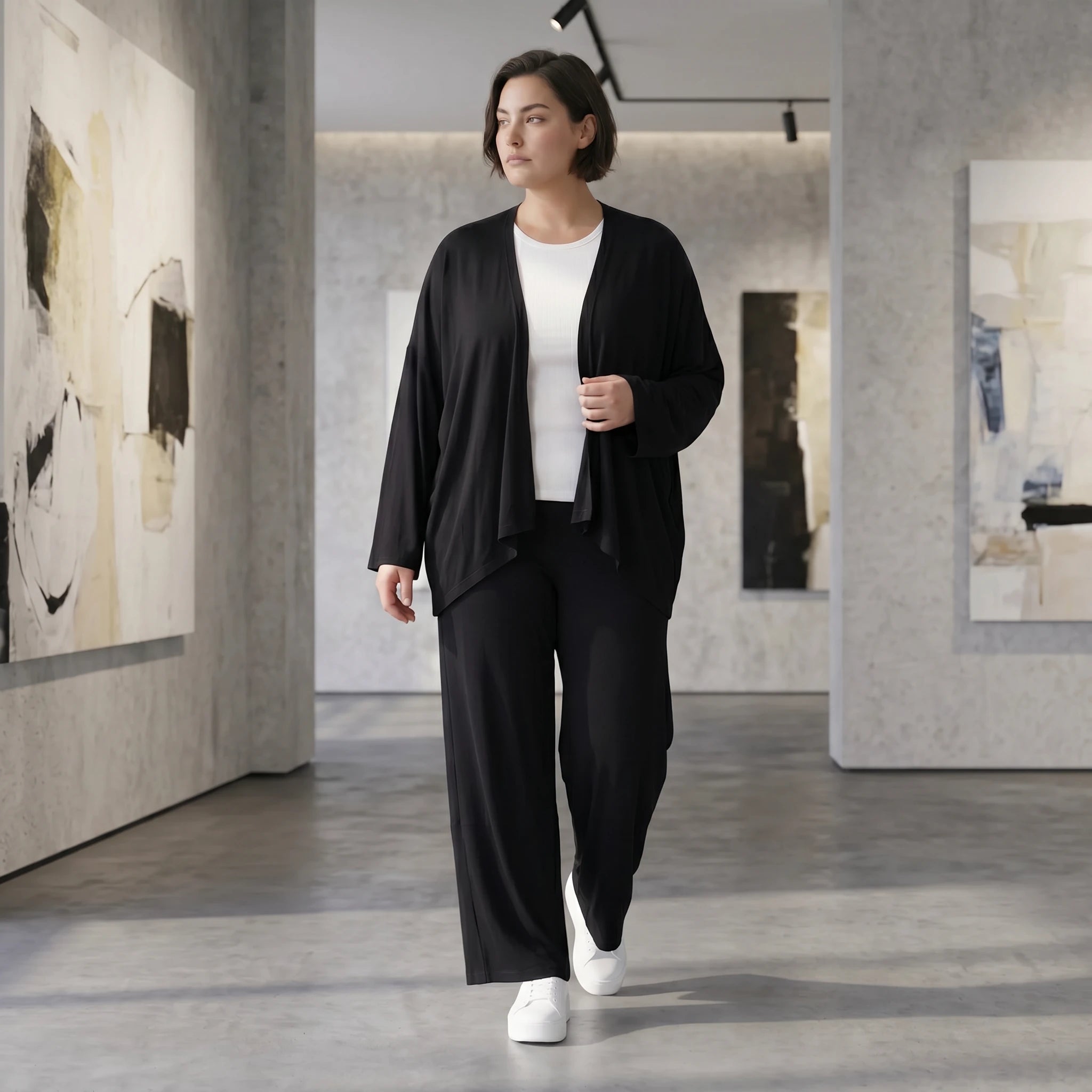 Schwarze Zipfeljacke aus Viskosejersey mit Stretch weichem offenem Schnitt und 78 Ärmeln