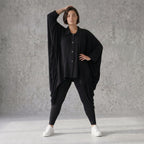 Schwarze Zipfeljacke aus Viskosejersey mit gerafftem Saum oversized für Lagenlook
