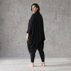 Schwarze Zipfeljacke aus Viskosejersey mit gerafftem Saum oversized für Lagenlook