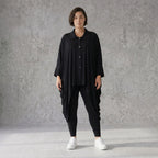 Schwarze Zipfeljacke aus Viskosejersey mit gerafftem Saum oversized für Lagenlook