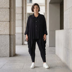 Schwarze Zipfeljacke aus Viskosejersey mit gerafftem Saum oversized für Lagenlook
