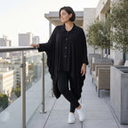 Schwarze Zipfeljacke aus Viskosejersey mit gerafftem Saum oversized für Lagenlook