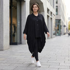Schwarze Zipfeljacke aus Viskosejersey mit gerafftem Saum oversized für Lagenlook