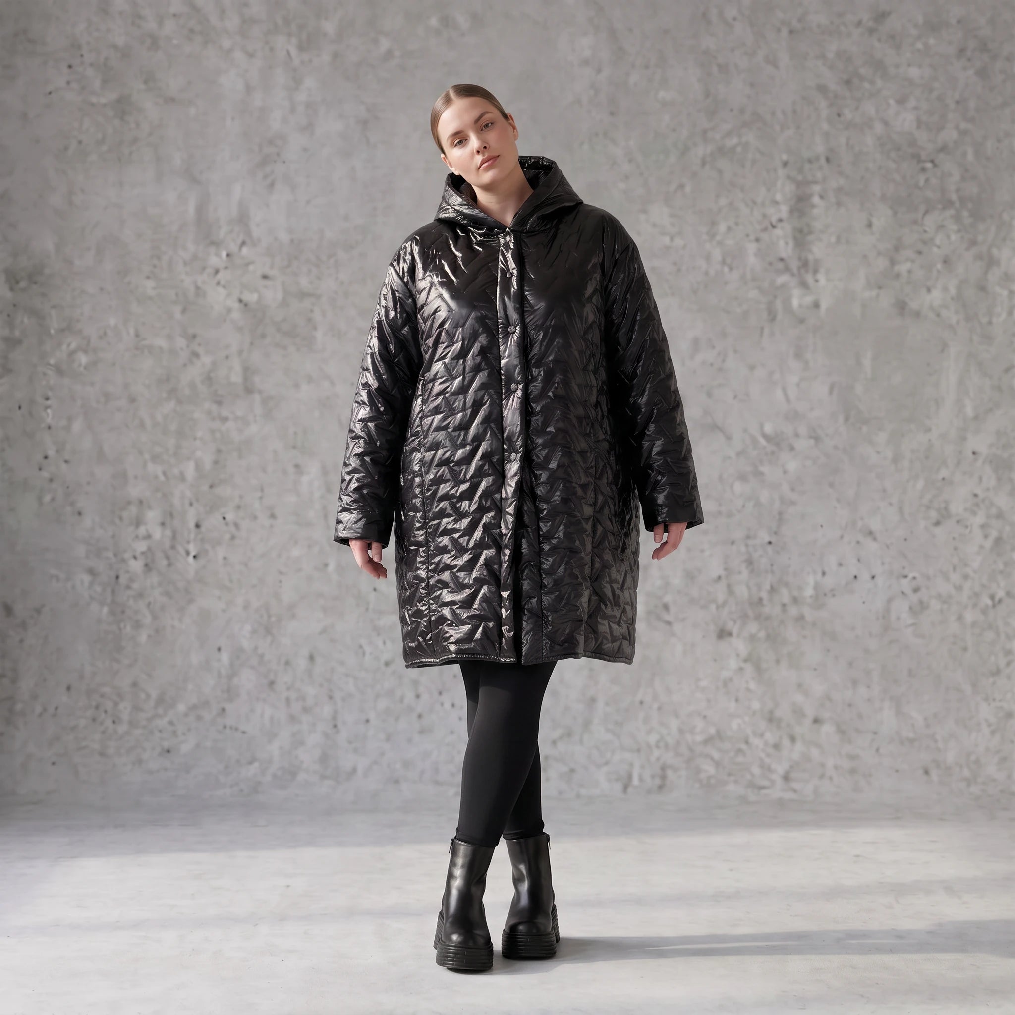 Schwarze Steppjacke mit Kapuze im Ballonschnitt oversized mit Grafikmuster und Taschen