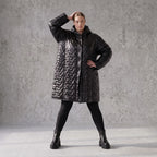 Schwarze Steppjacke mit Kapuze im Ballonschnitt oversized mit Grafikmuster und Taschen