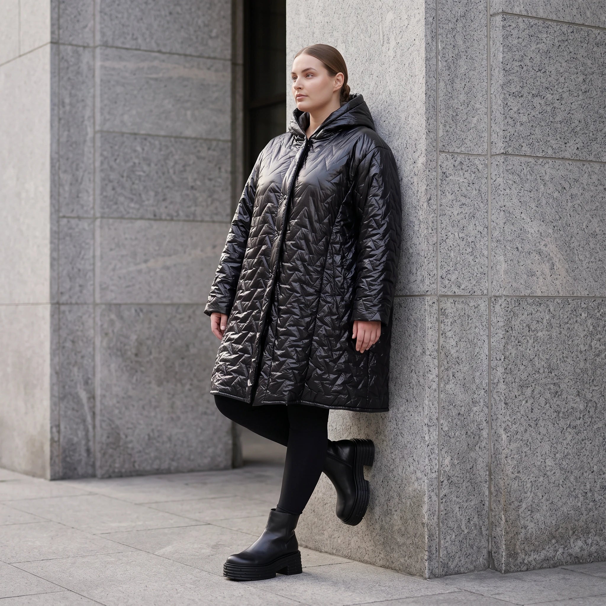 Schwarze Steppjacke mit Kapuze im Ballonschnitt oversized mit Grafikmuster und Taschen