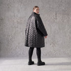 Schwarze Steppjacke mit grafischem Muster oversized wasserabweisend warm mit Taschen