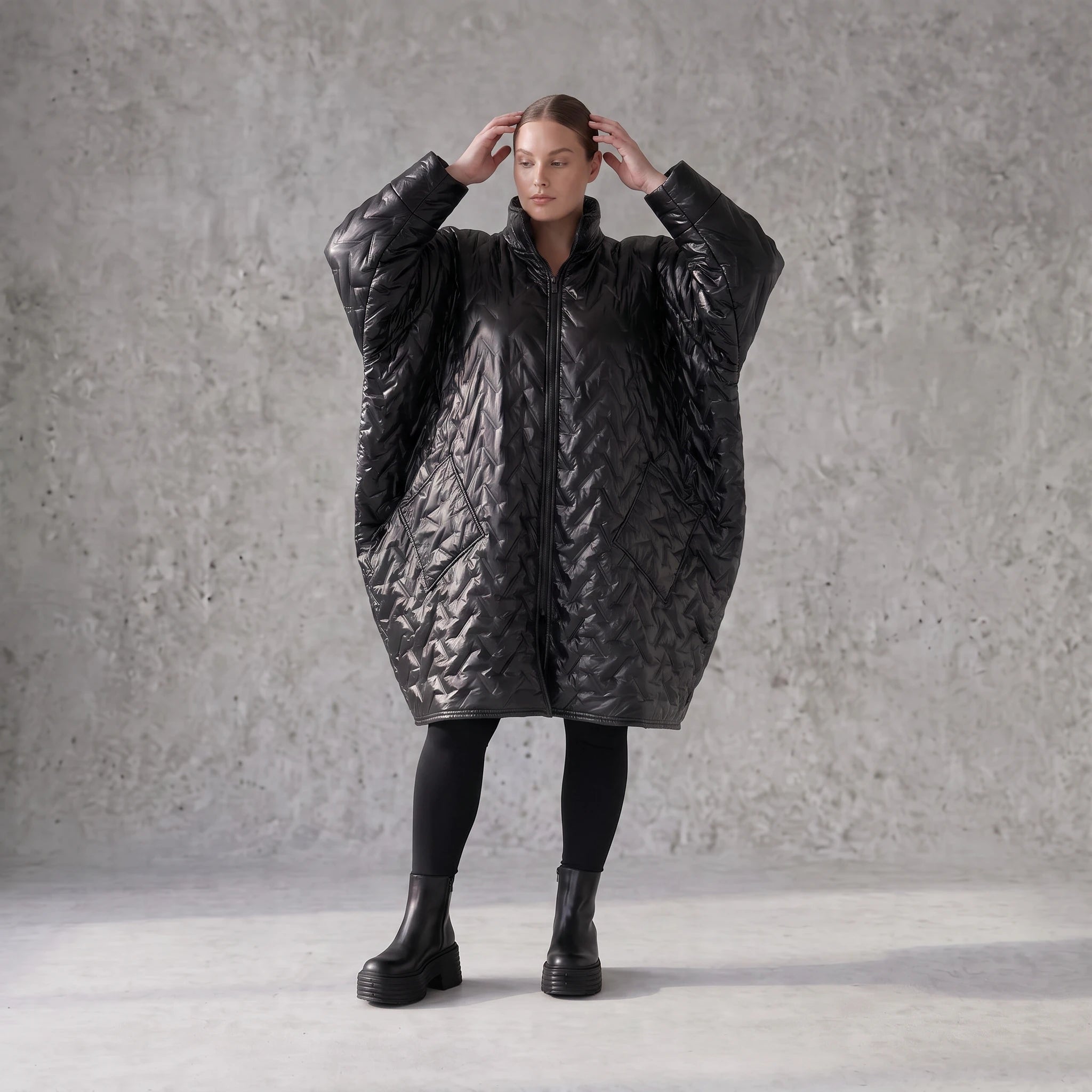 Schwarze Steppjacke mit grafischem Muster oversized wasserabweisend warm mit Taschen