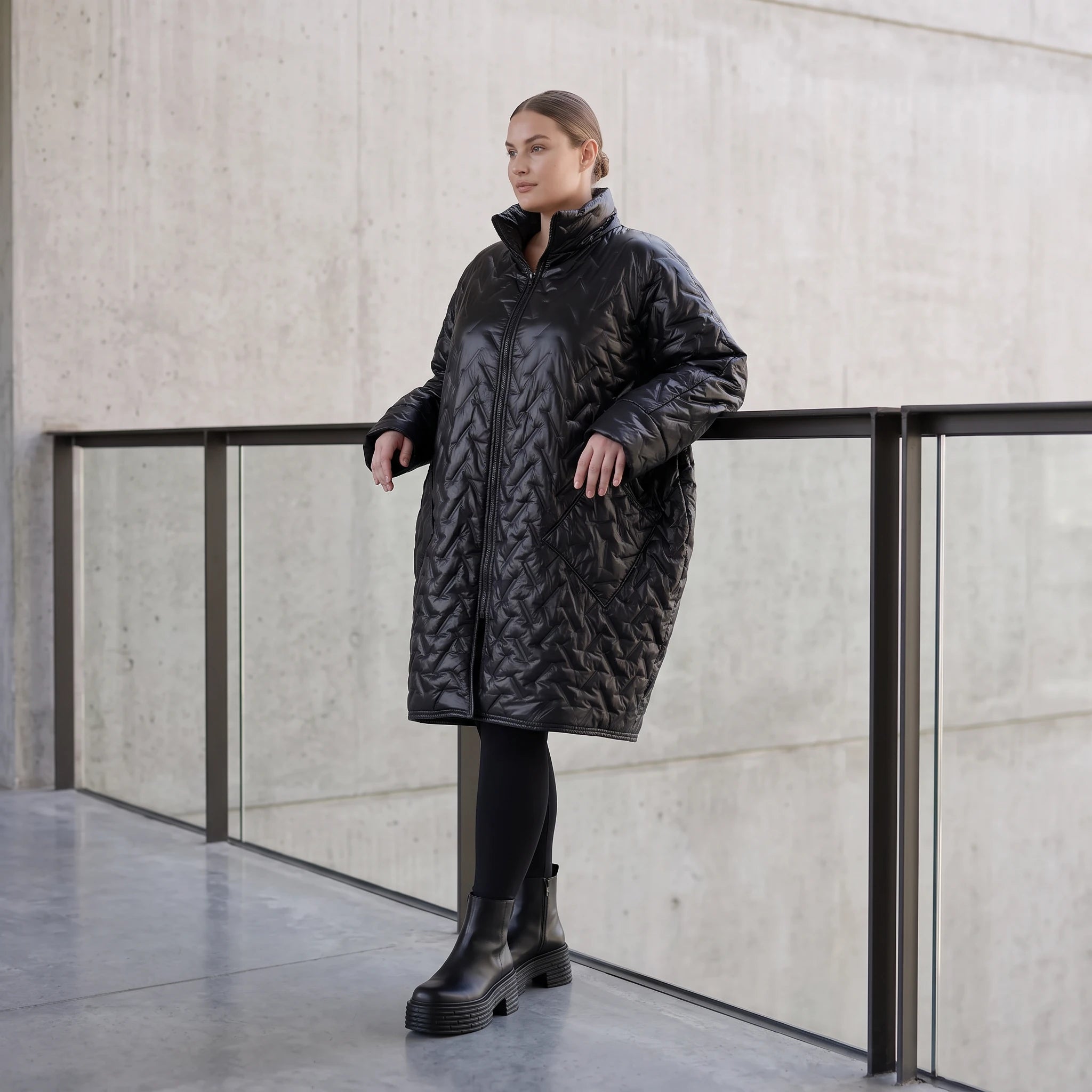 Schwarze Steppjacke mit grafischem Muster oversized wasserabweisend warm mit Taschen